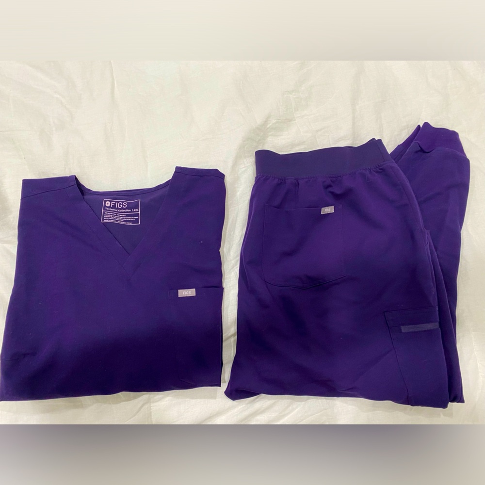 Barely used, in like new condition. No stains. No rips. Color dark blue.